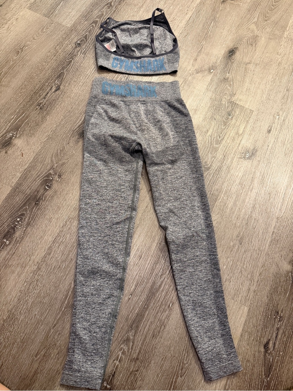 LIKE NEW!! Gymshark 2 piece outfit leggings and padded bra top